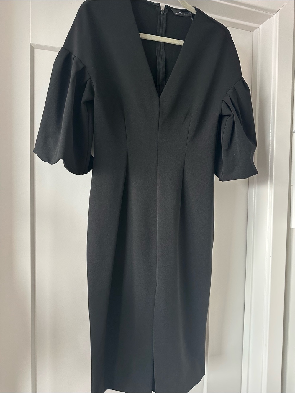 New Zara M Black V-Neck Midi Dress with Puff Sleeves